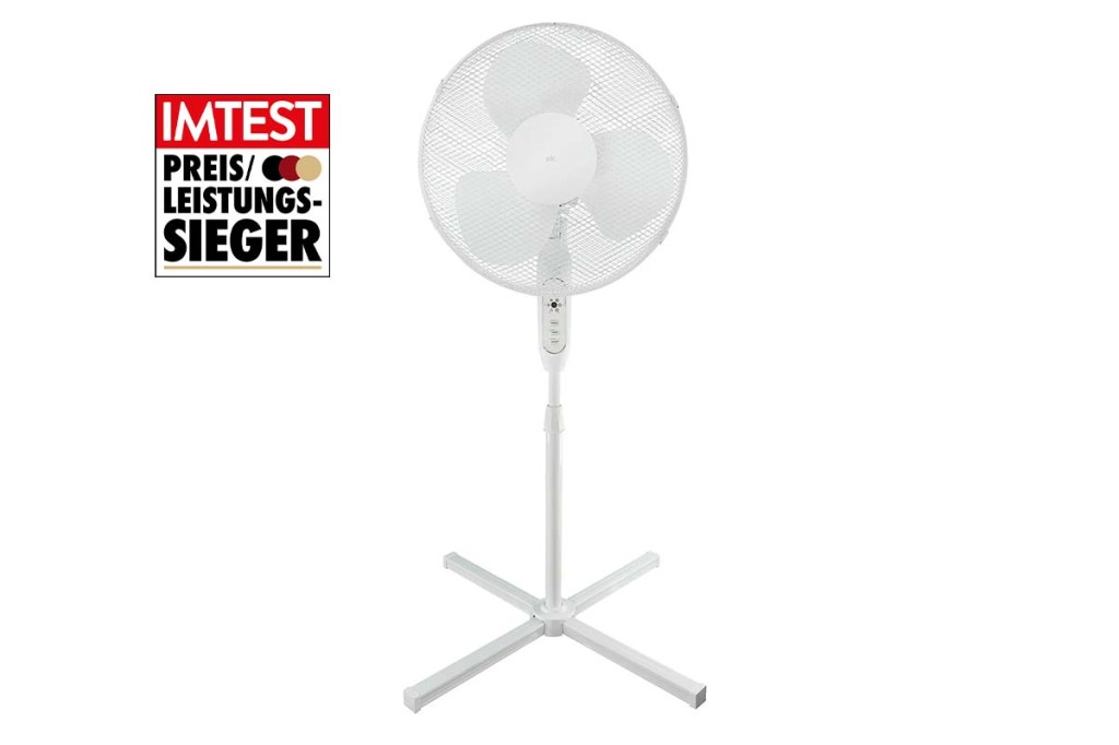 Productshot weißer Standvenilator mit Preis-Leistungs-Siegel