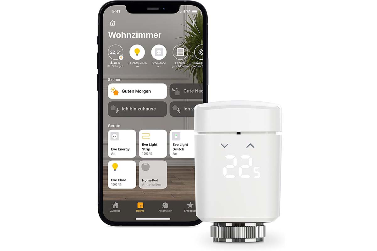 Productshot Heizkörperthermostat, daneben Smartphone mit Steuerungsapp