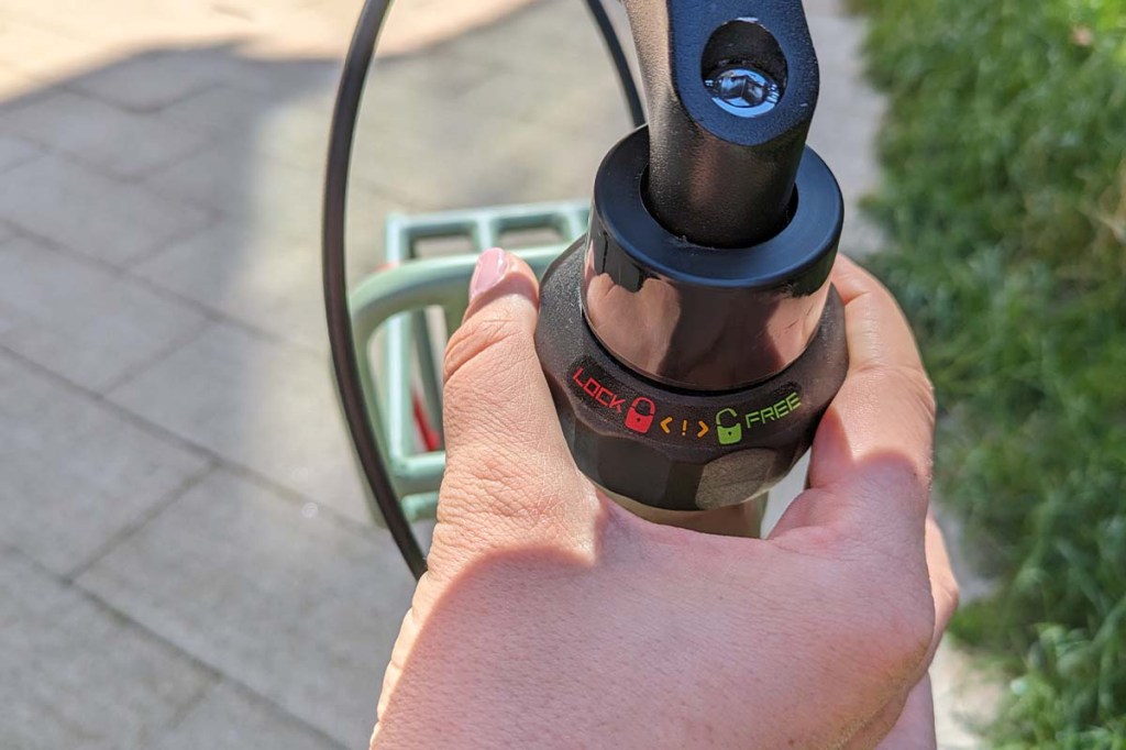 Nahaufnahme Arretierdreher an einem FAhrradlenker