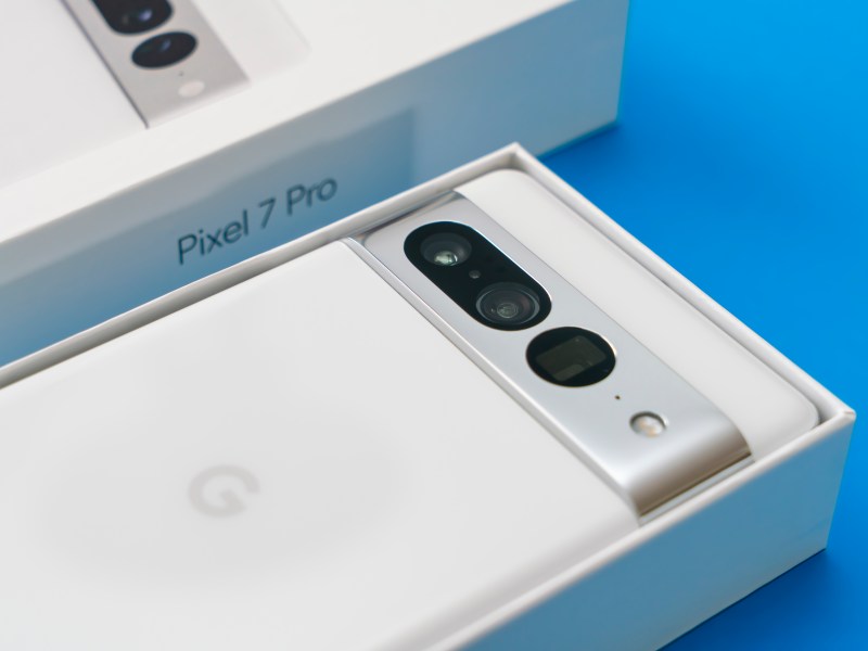 Google Pixel 7 Pro in Weiß in der Originalverpackung.