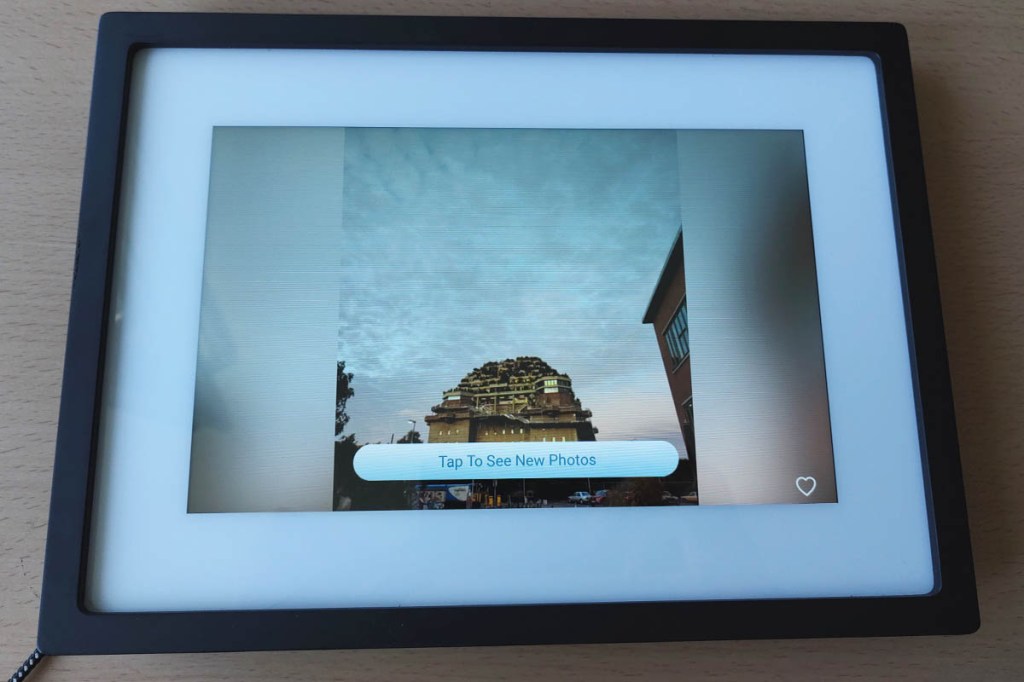 Digitaler Bilderrahmen Skylight Frame mit "Neue Fotos"-Anzeige