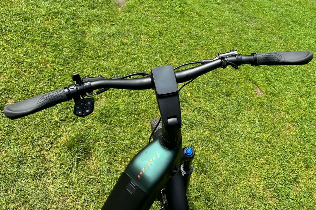 Blick auf den Lenker eines E-Bikes