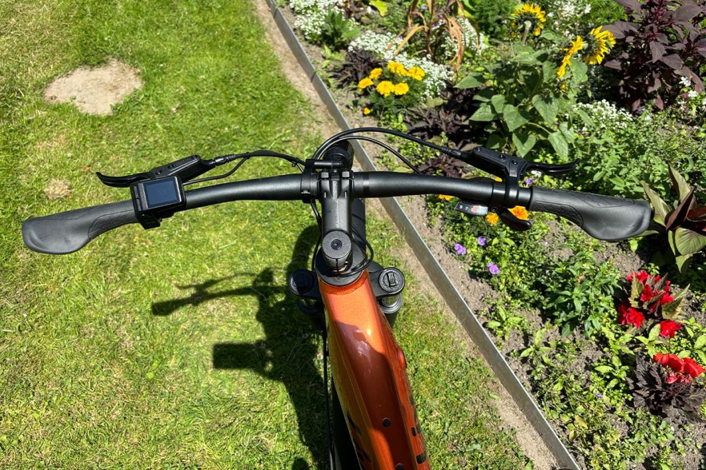 Blick auf den Lenker eines E-Bikes