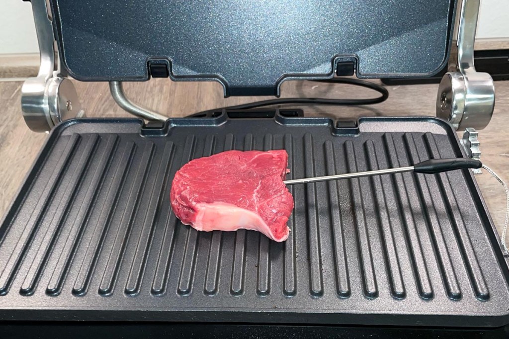 Rohes Rindfleisch im MultiGrill 9 Pro von Braun.