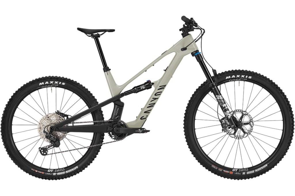 Productshot schwarzes E-Mountainbike