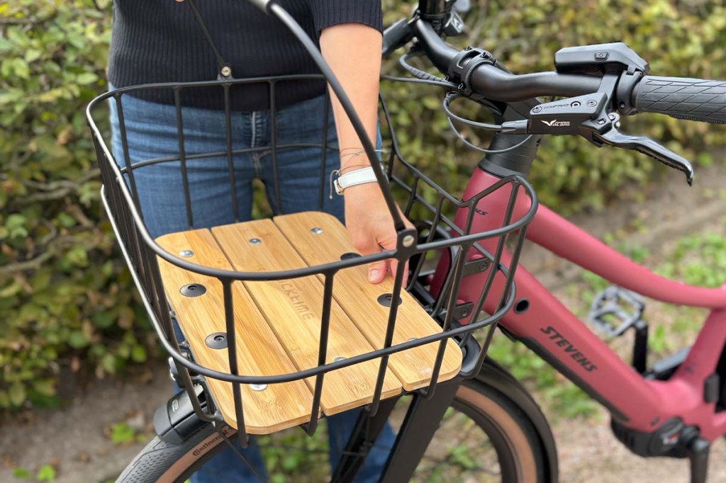 Nahaufnahme Gepäckträger bei einem Fahrrad