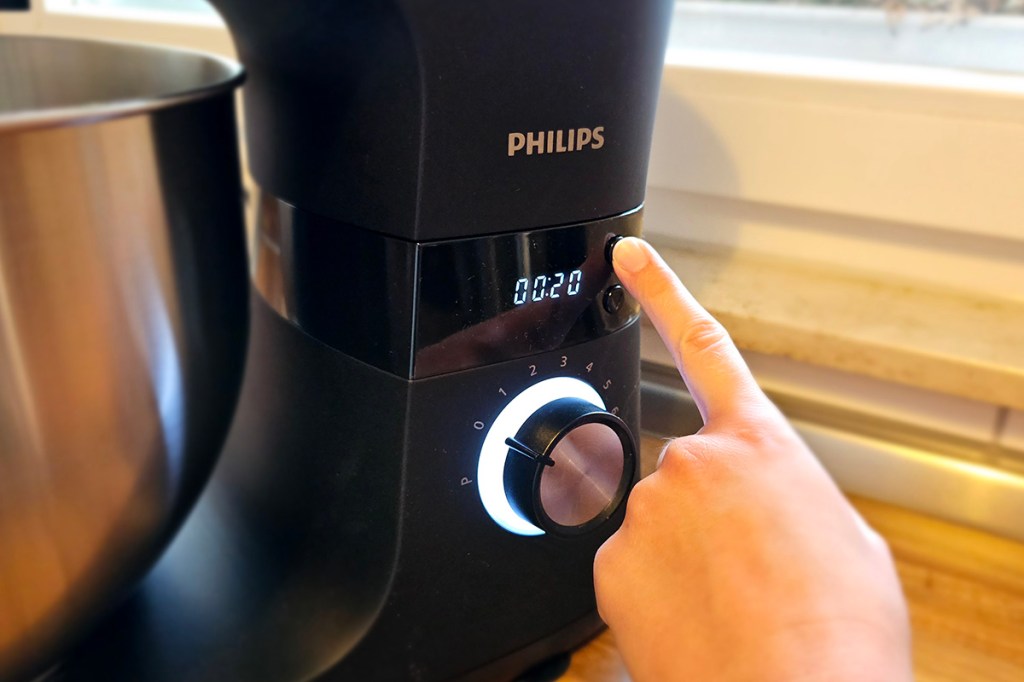 Timer und Einstellrad der Philips Küchenmaschine