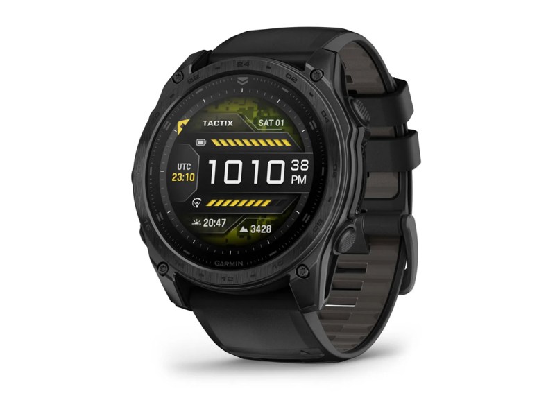 Die Smartwatch Garmin Tactix8 vor weißem Hintergrund