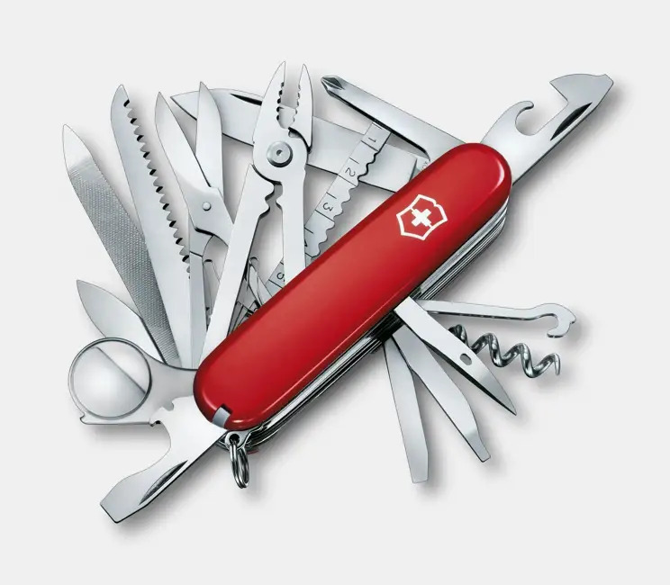 Das rote Taschenmesser SwissChamp des Herstellers Victorinox mit ausgeklappten Werkzeugen.