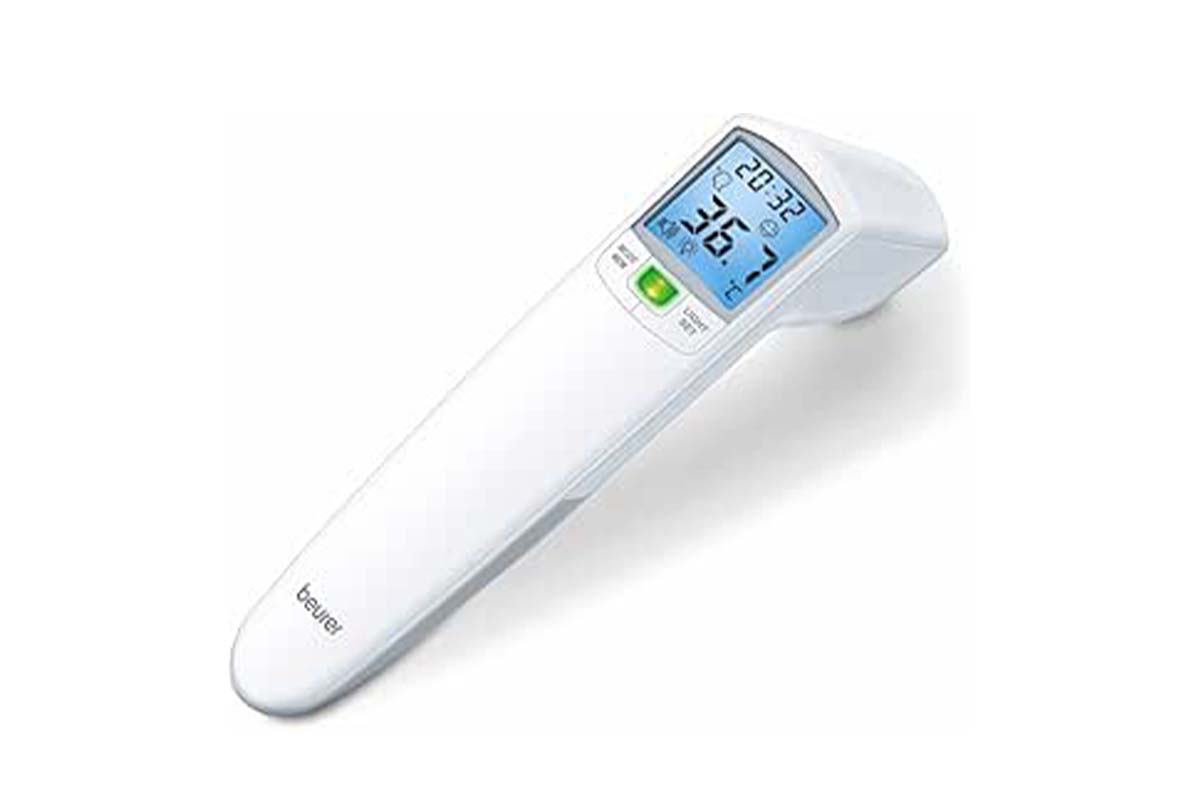 Productshot digitales Fieberthermometer auf weißem Grund